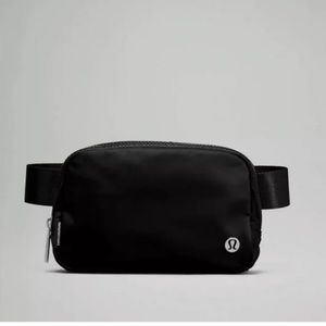 NWT lululemon everywhere belt bag!